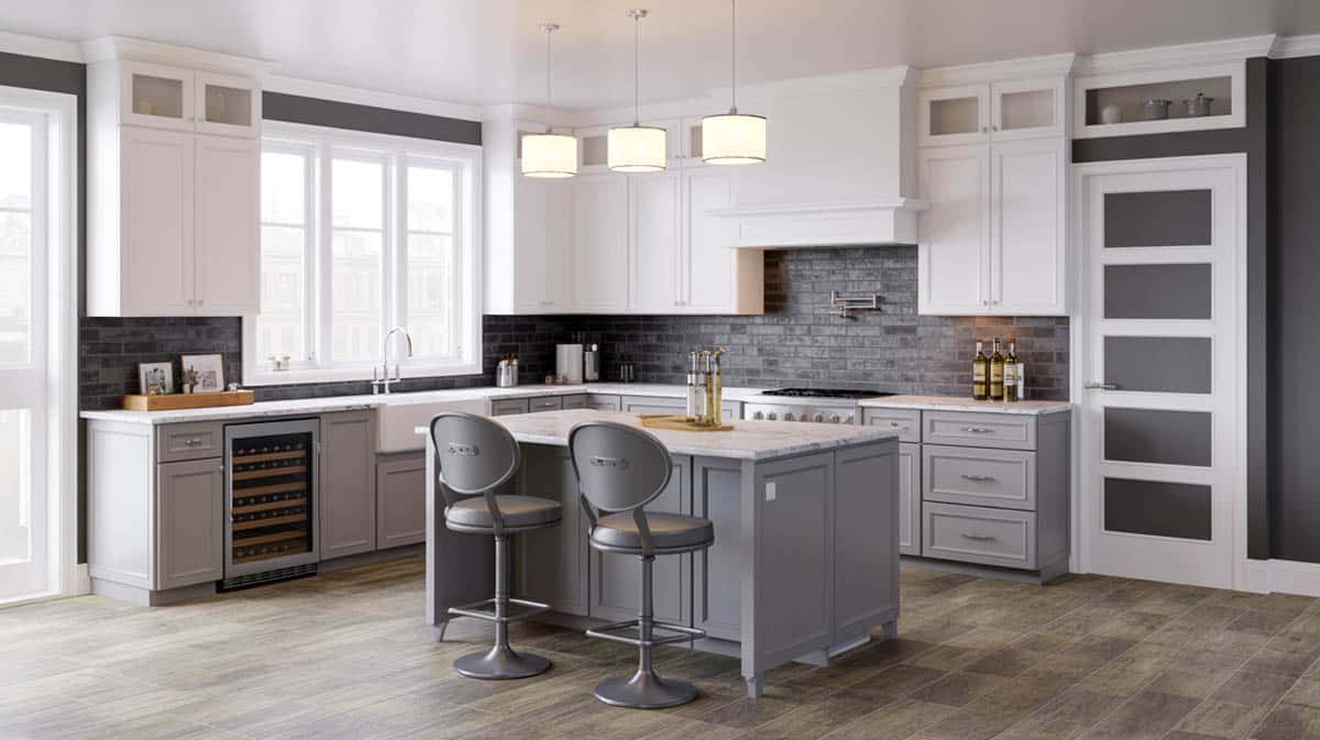 This traditional kitchen adopts the gray color scheme that conveys a subtle