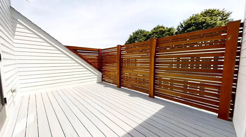 Wood deck privacy fence