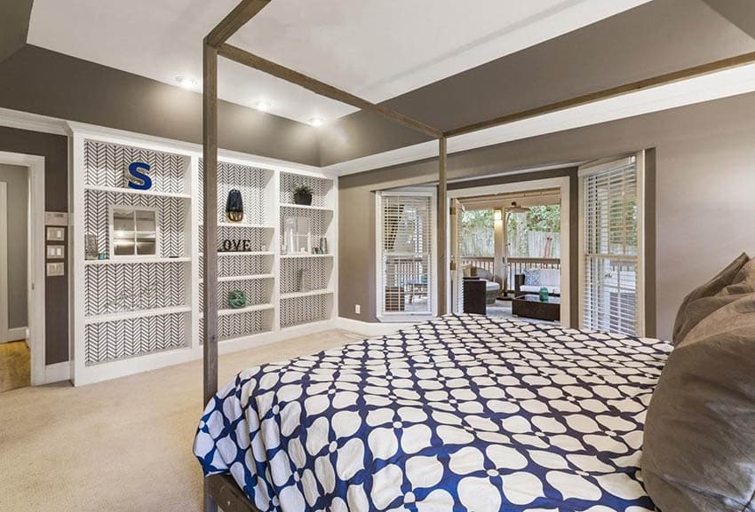 bedroom-with-built-in-shelving