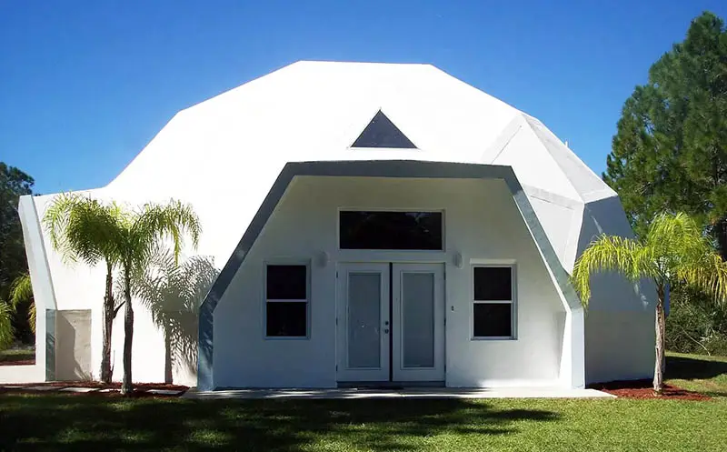 Concrete geodesic dome house