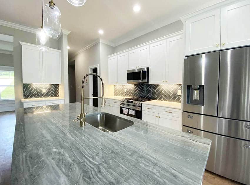 Kitchen with platinum velvet grey quartzite 