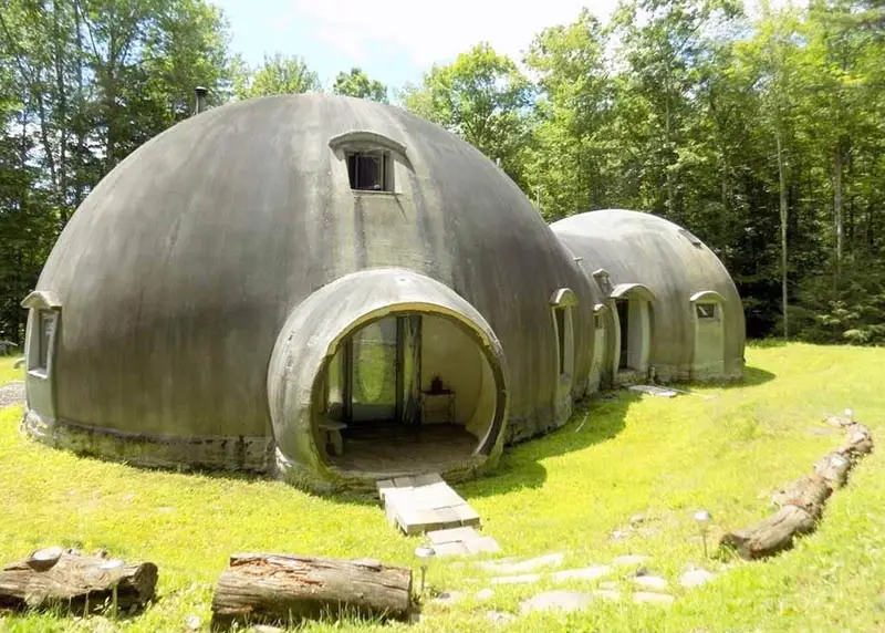 Monolithic dome home exterior