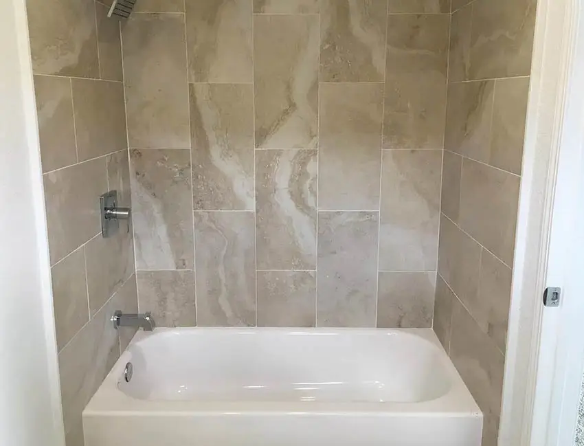 Small tub with shower