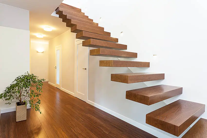 Cantilever stairs with wooden steps