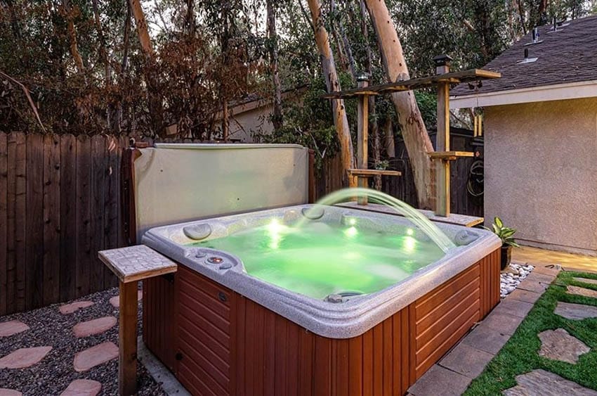 Hot tub with water feature
