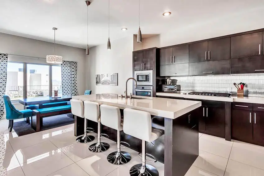 Vertical metal backsplash