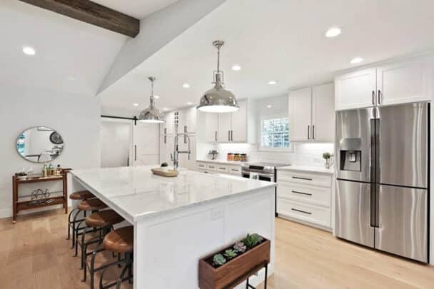 White Cabinet Kitchen With Light Color Hardwood Flooring 608x405 