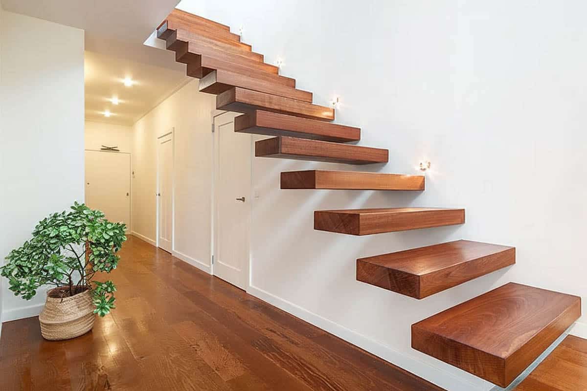 Wood stairs and no railis