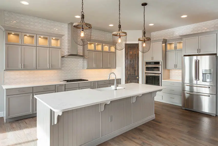 Kitchen with specialty shaped lantern design tile and gray cabinets 