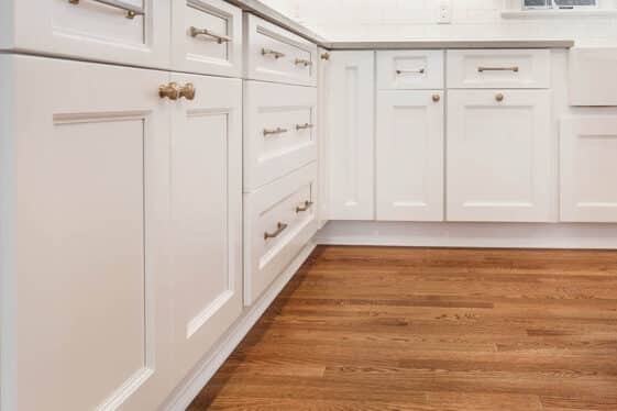 Knobs Or Pulls On Cabinets (Differences & Design Ideas)