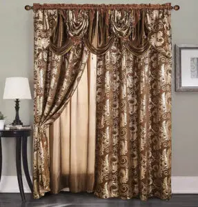 Curtain set with valance