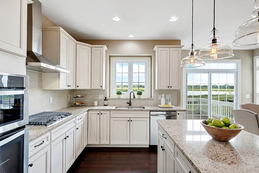Overhead hood and cooktop in an L-shaped kitchen