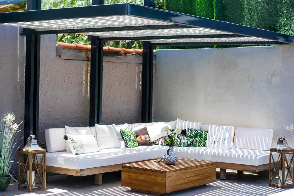 outdoor patio with sofa and coffee table