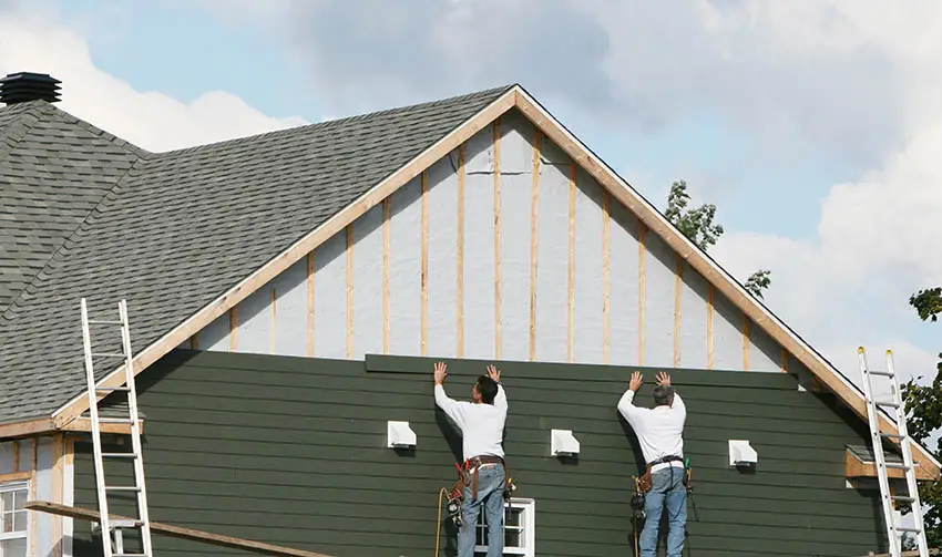 Replacing vinyl siding on house