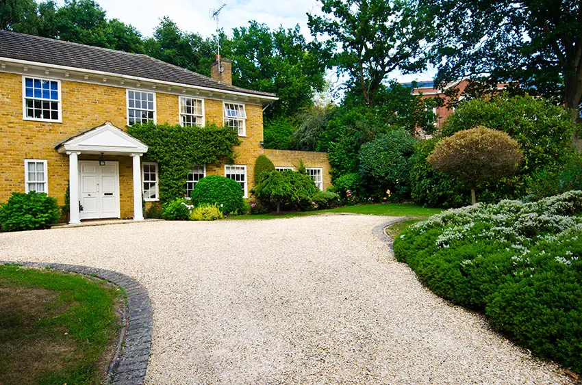Traditional estate and driveway with brick border