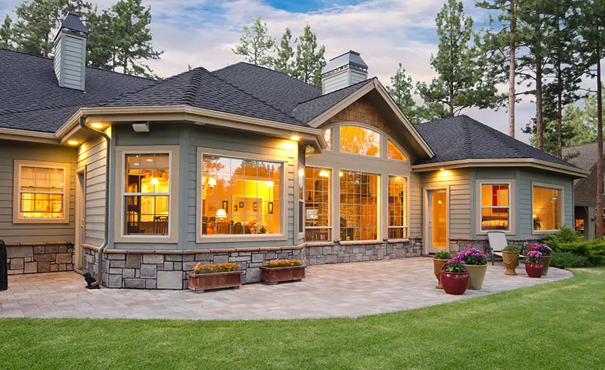Backyard paver patio with planter boxes
