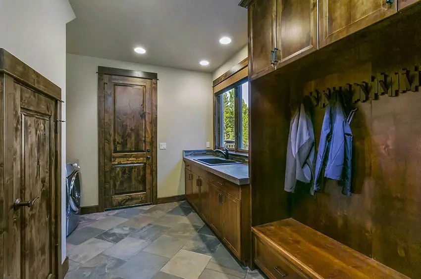 Craftsman style laundry and mudroom