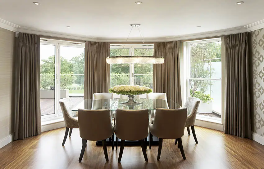 Dining room with bay window and curtains