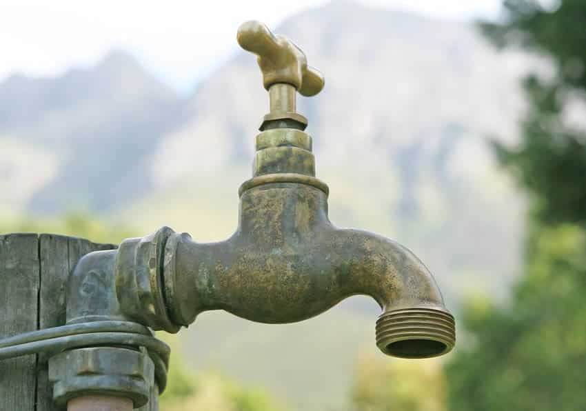 Outdoor water faucet