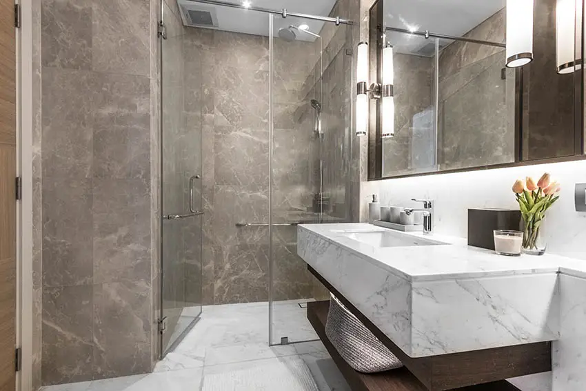 Small curbless shower design