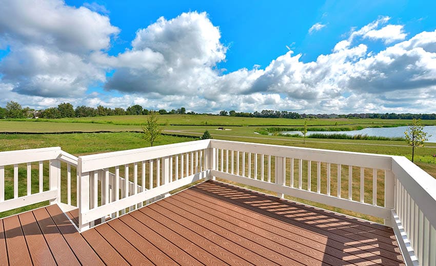 Raised composite deck with white railing