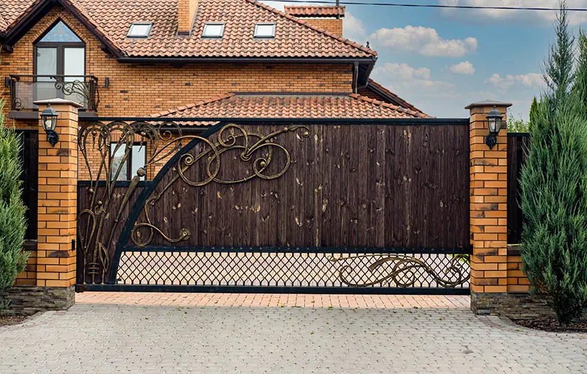 modern-decorative-wood-and-iron-driveway-gate