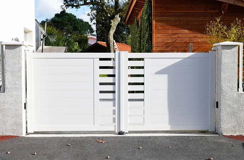  modern-driveway-gate-painted-white-with-slats