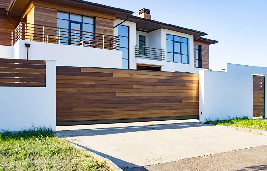 modern-sliding-horizontal-wooden-plank-driveway-gate