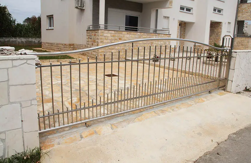 modern-stainless-steel-driveway-gate