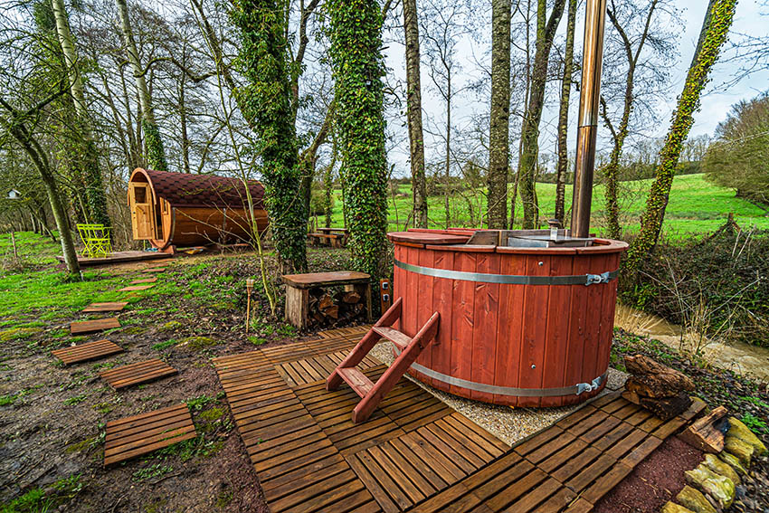 Wooden hot tub with wood slat steps