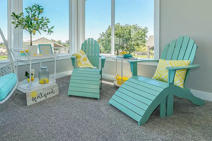 Sunroom with two polywood teal chair