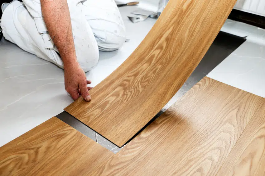 Laminate flooring with attached underlayment installation