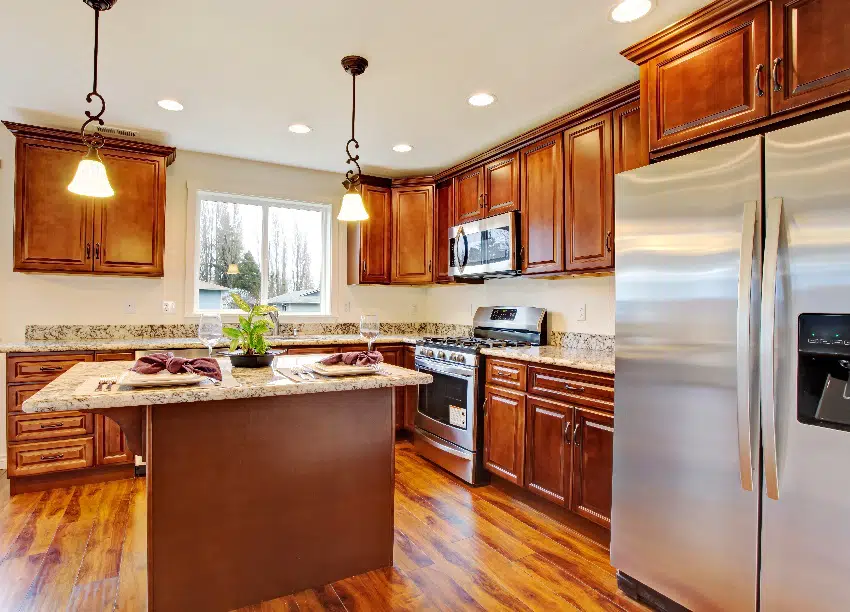 Kitchen Paint Colors with Oak Cabinets (17 Popular Options) - Designing ...
