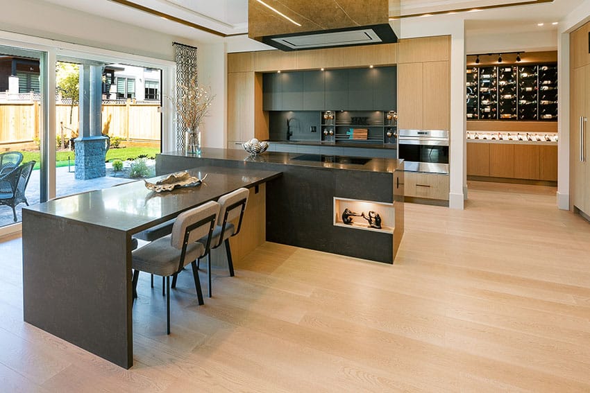 Modern kitchen wtih black furnitures