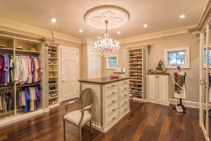 Closet Flooring Ideas (8 Best Types to Use)
