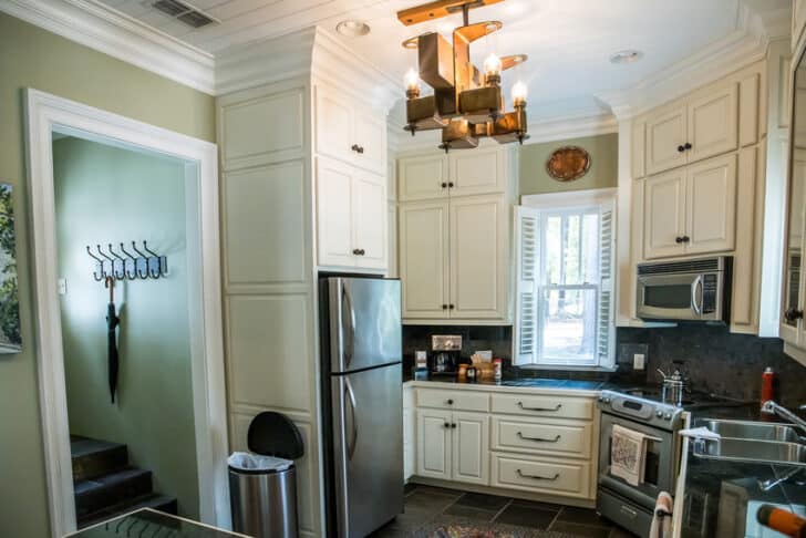 kitchen design with stove in corner