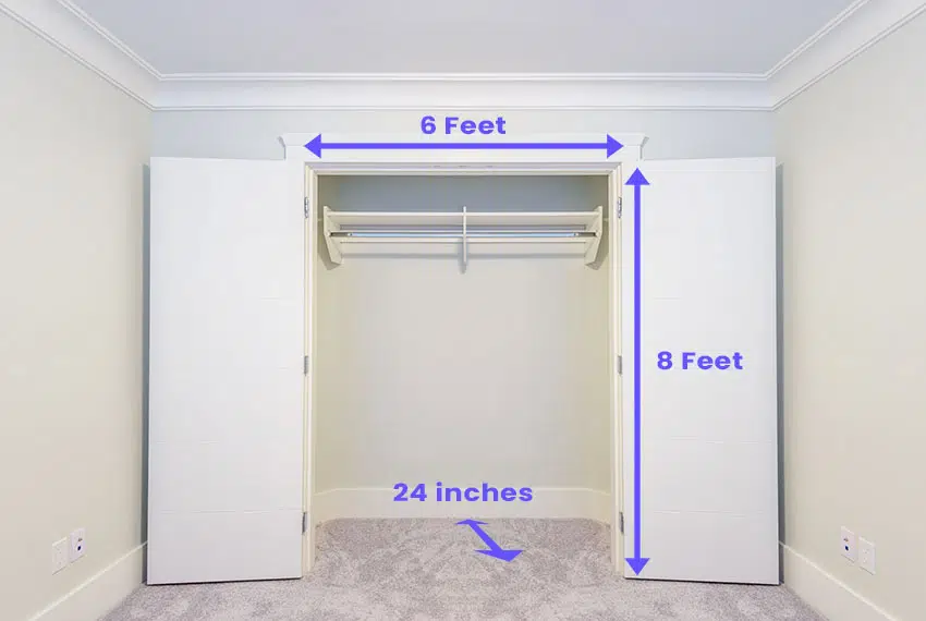 Reach in closet in bedroom with size measurement