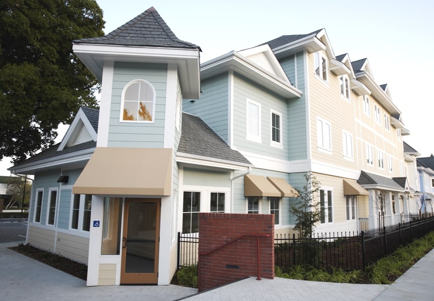 Apartment complex with fiber cement shiplap 