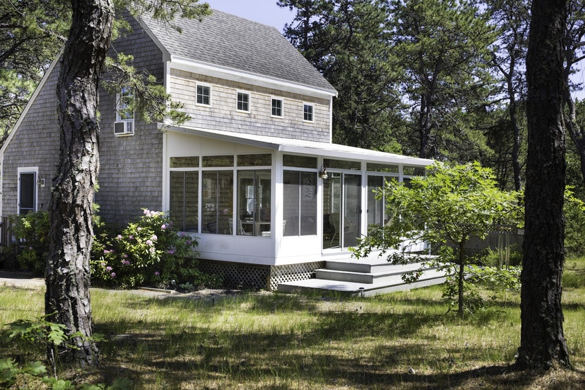 Modern house with screen room sun room