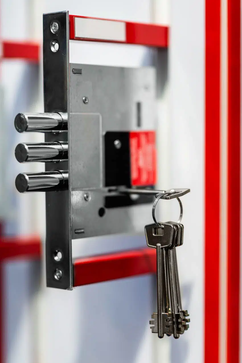 Multi point lock with key