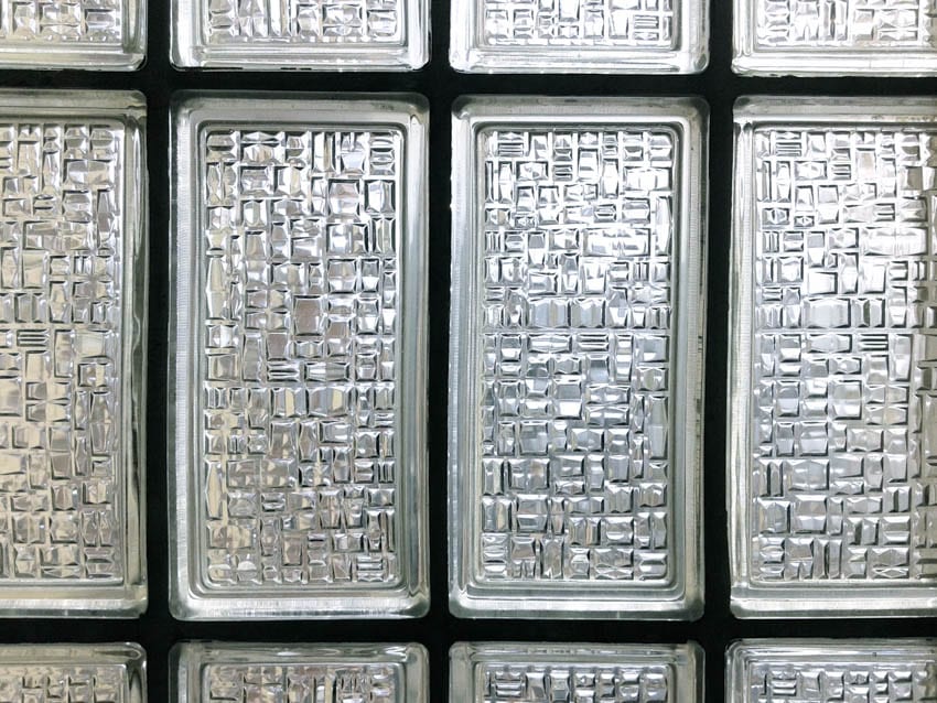 Pattern textured glass block wall design