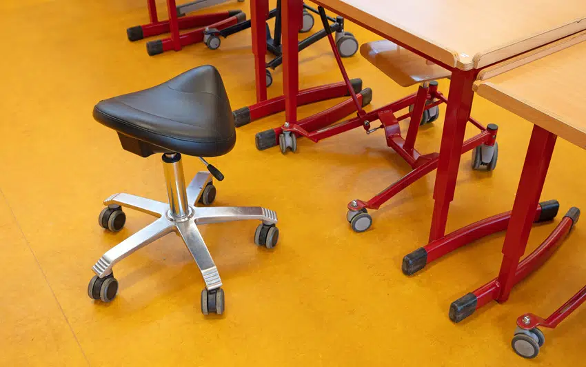 Saddle chair for disabled children