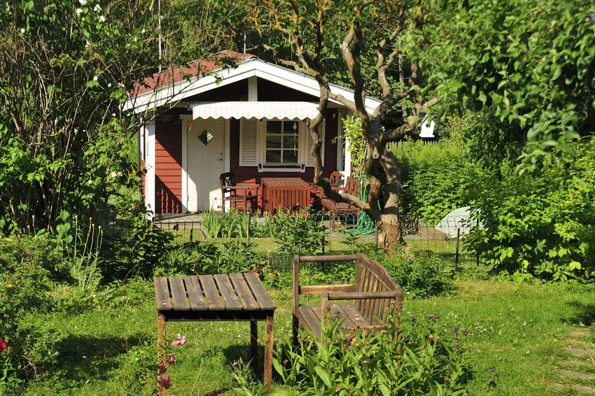 Small cottage ADU detached from house