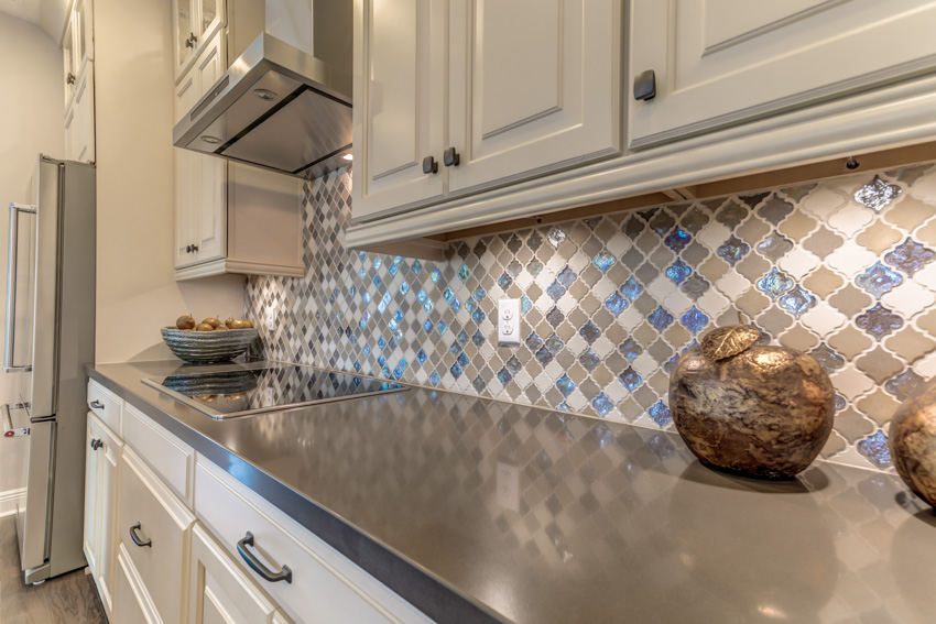 Backsplash with tile pattern kitchen countertop