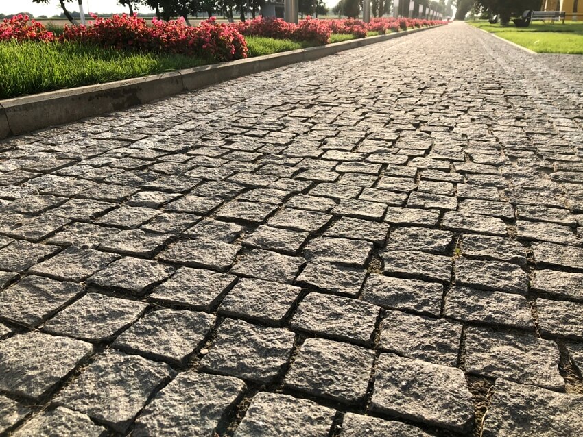 Charcoal cobblestoned pavement