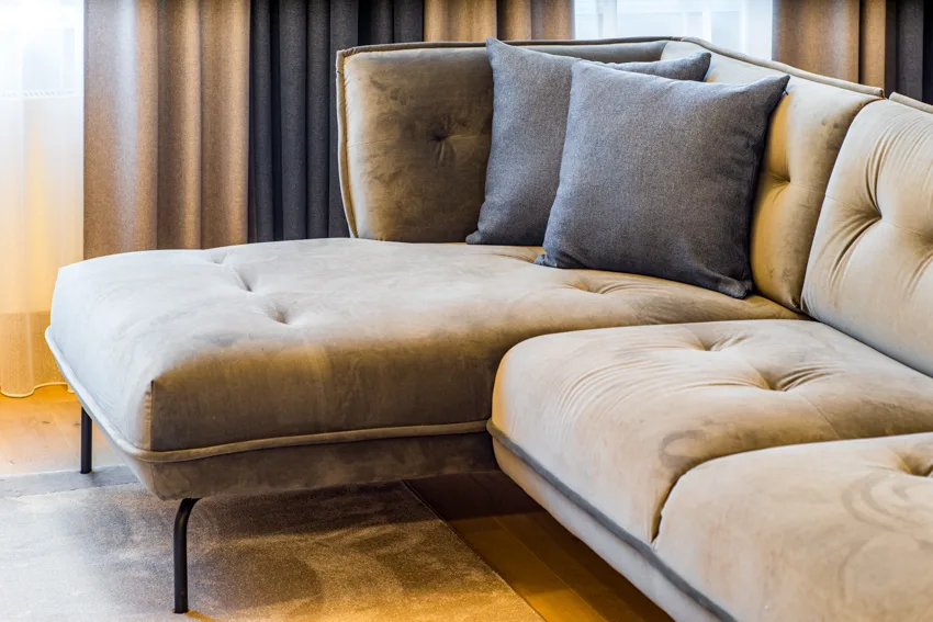 Classic brown sofa in velvet 