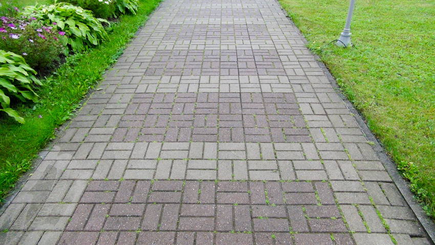 Grid pattern brick walkway