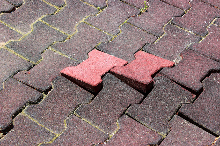 Interlocking paver groutless walkway