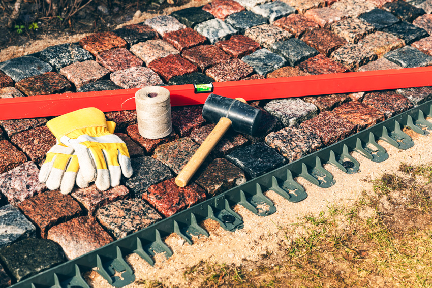 Metal edging for brick 