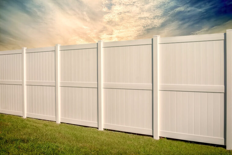 Pros and Cons of Vinyl Fencing
